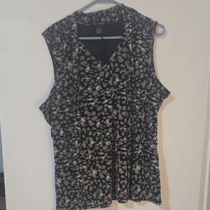 Chic Black and Cream Sleeveless Blouse